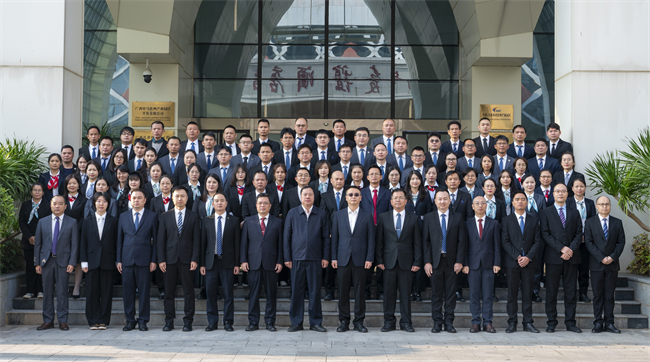 中馬合資公司舉行成立十一周年合影儀式